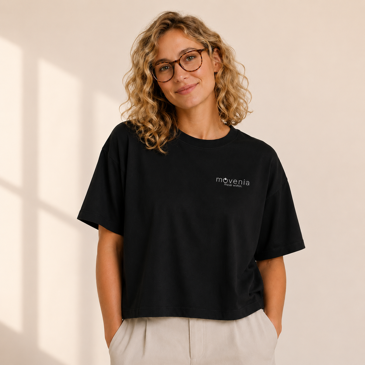 T-shirt femme Nova coupe boxy en coton biologique Movenia, coloris noir, vue produit